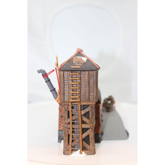 Dept 56 Diskens Village - The Locomotive Shed & Water Tower - Picture 4 of 6